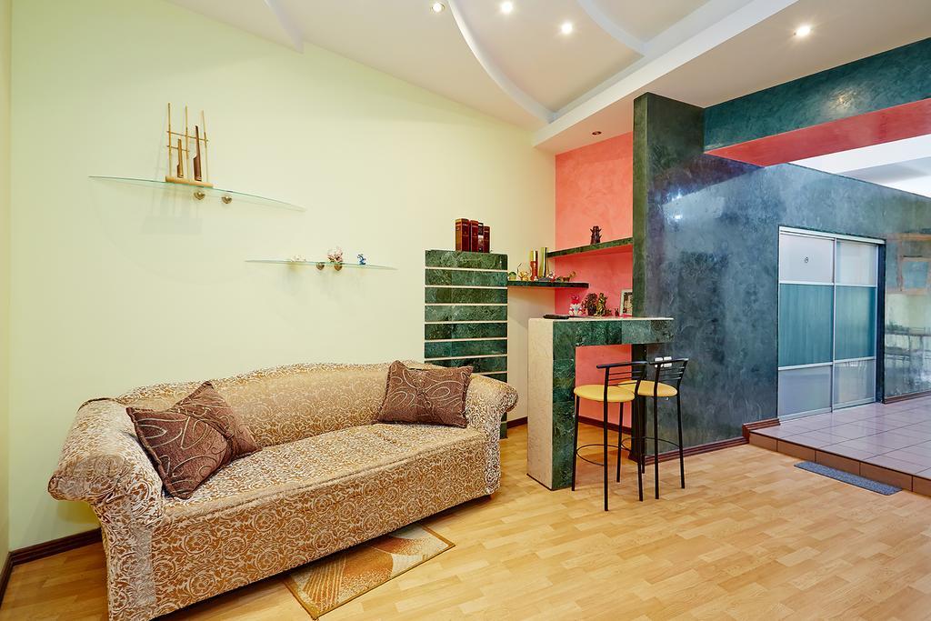 Apartment Deribasovskaya With Jacuzzi โอเดสซา ภายนอก รูปภาพ
