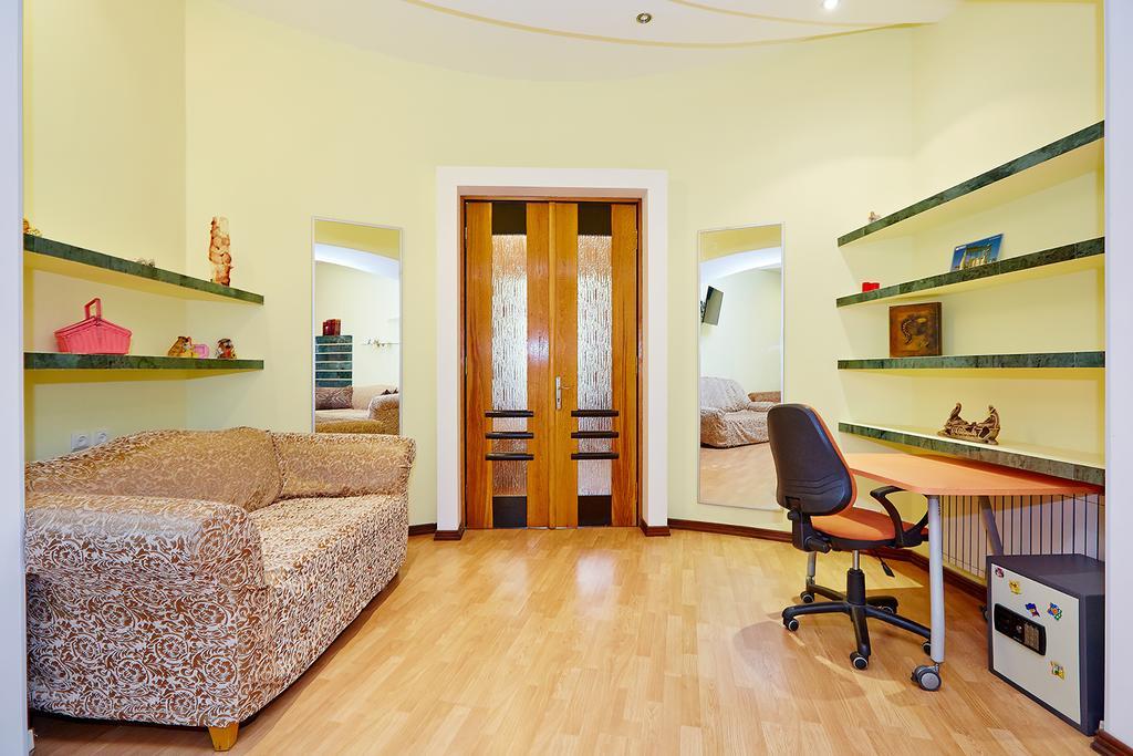 Apartment Deribasovskaya With Jacuzzi โอเดสซา ภายนอก รูปภาพ