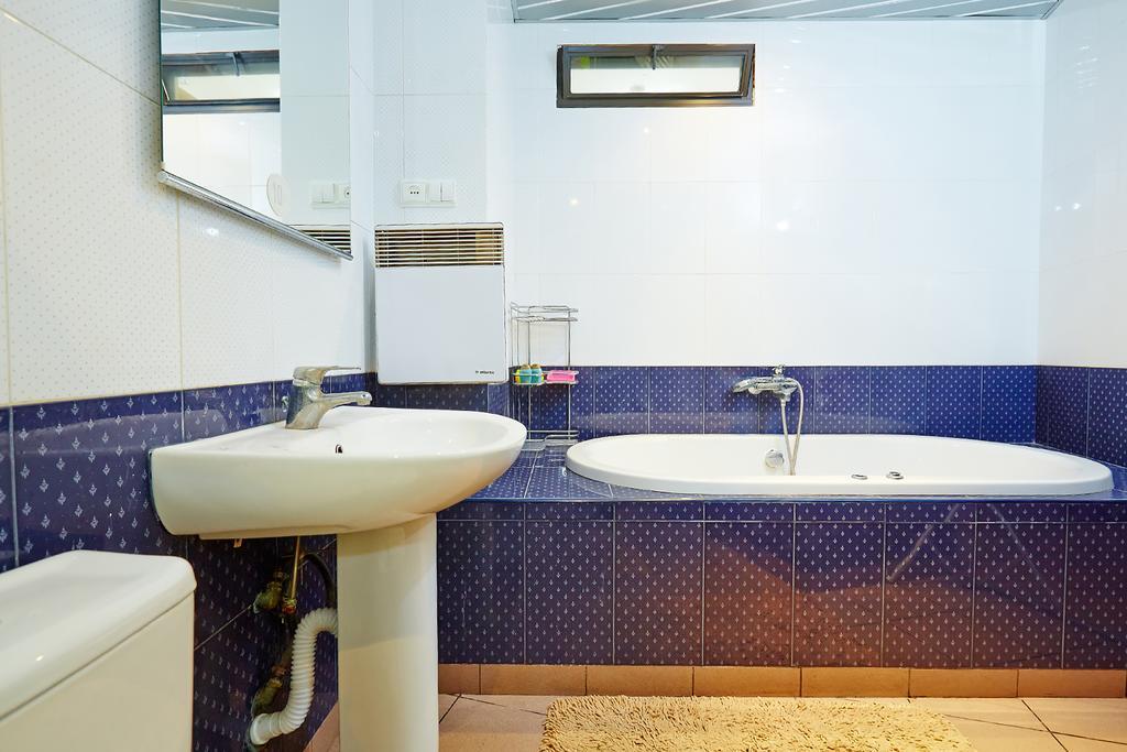 Apartment Deribasovskaya With Jacuzzi โอเดสซา ภายนอก รูปภาพ